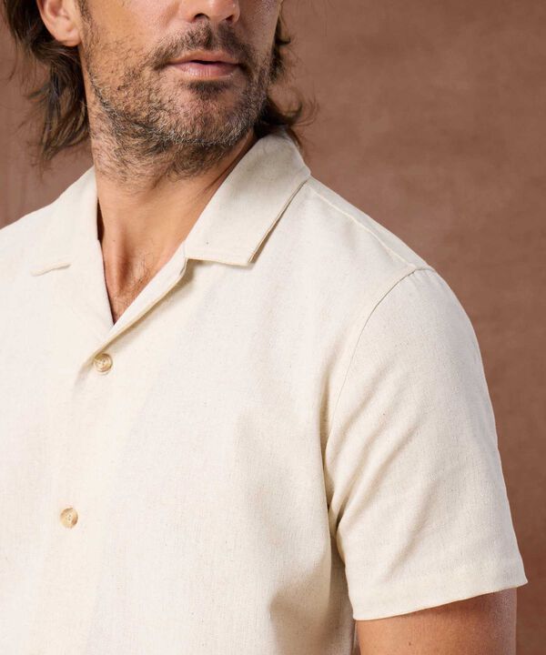 Camisa Manga Corta con Cuello Resort Para Hombre