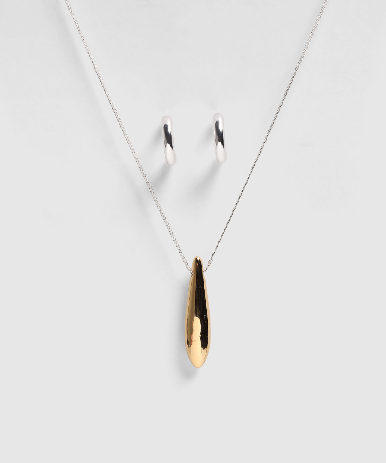 Set De Collar Y Aretes Minimalistas