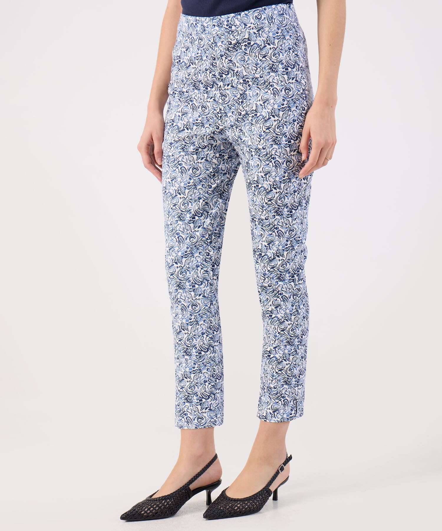 Pantal&oacute;n Slim Fit Estampado Floral Tobillero
