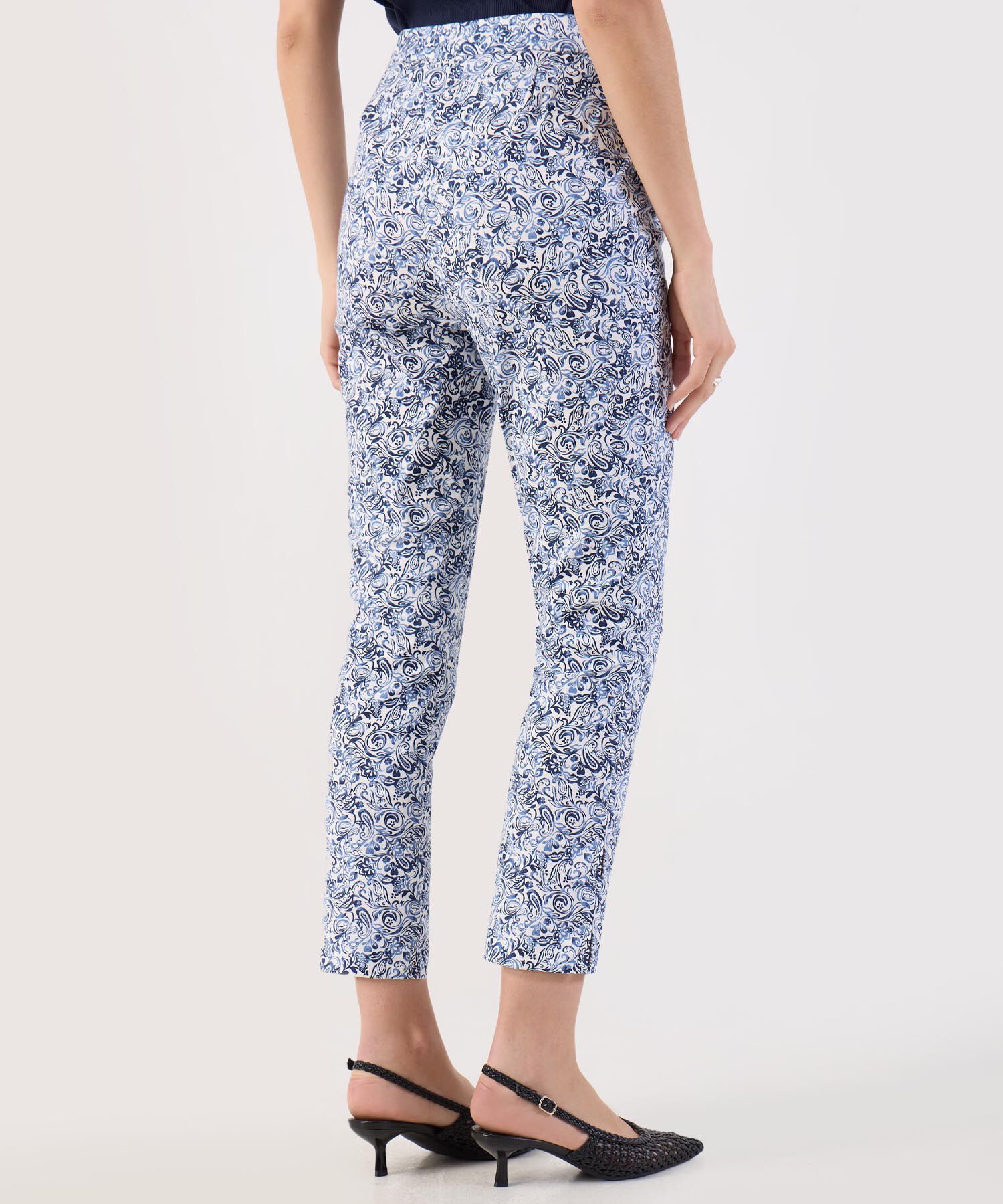 Pantal&oacute;n Slim Fit Estampado Floral Tobillero