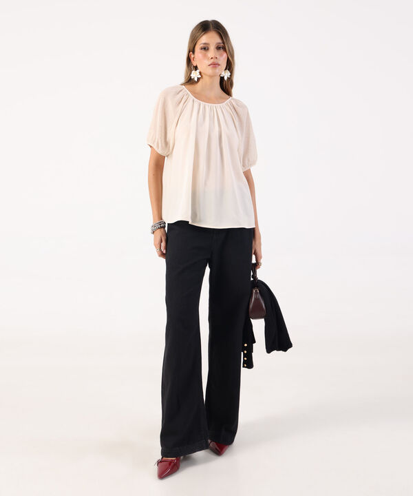 Blusa De Silueta Fluida Con Escote Fruncido