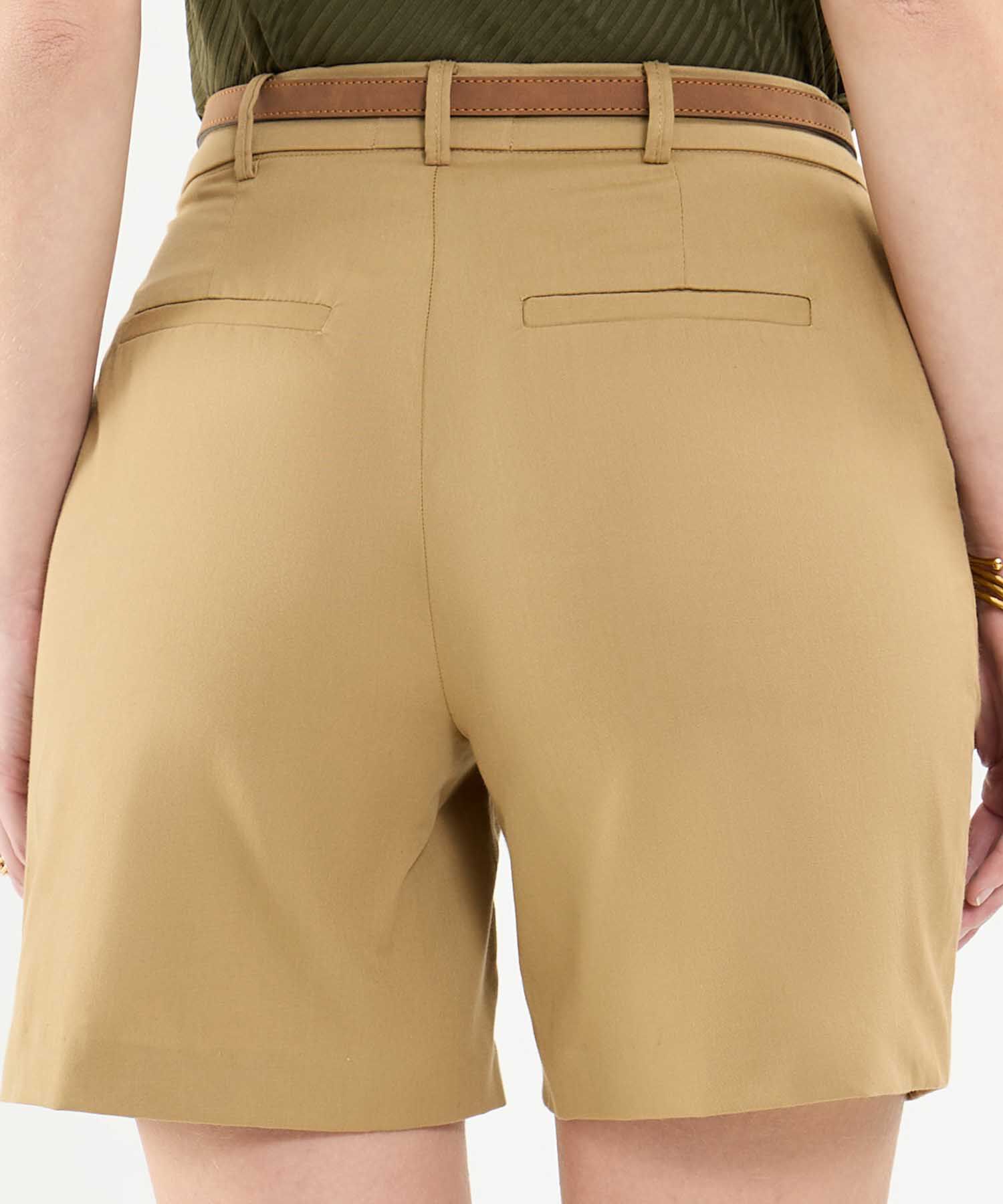 Bermuda Casual con Cintur&oacute;n