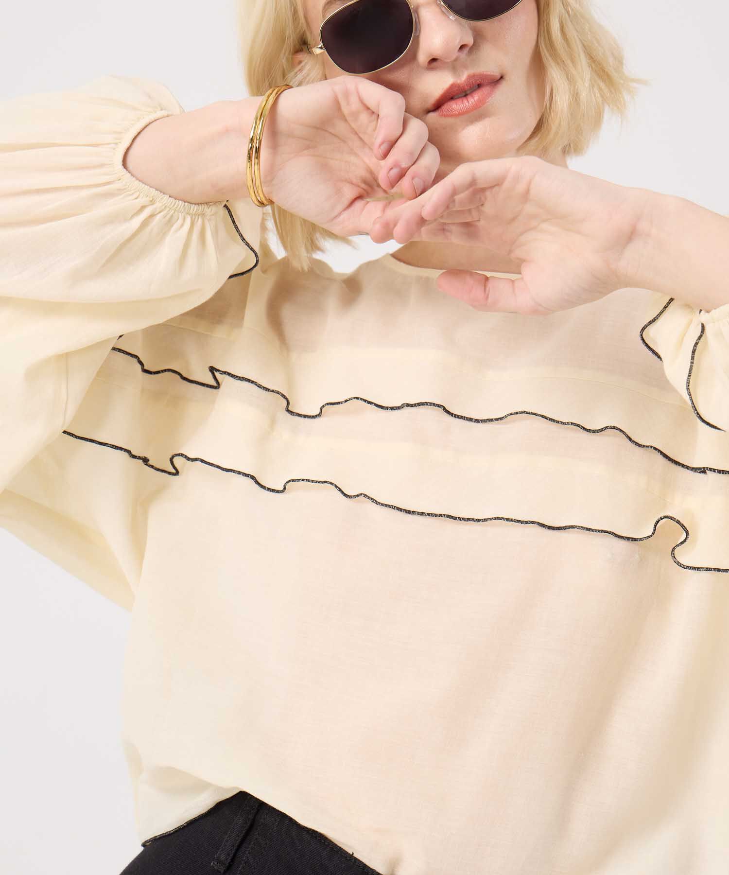 Blusa Unicolor Con Boleros En Frente