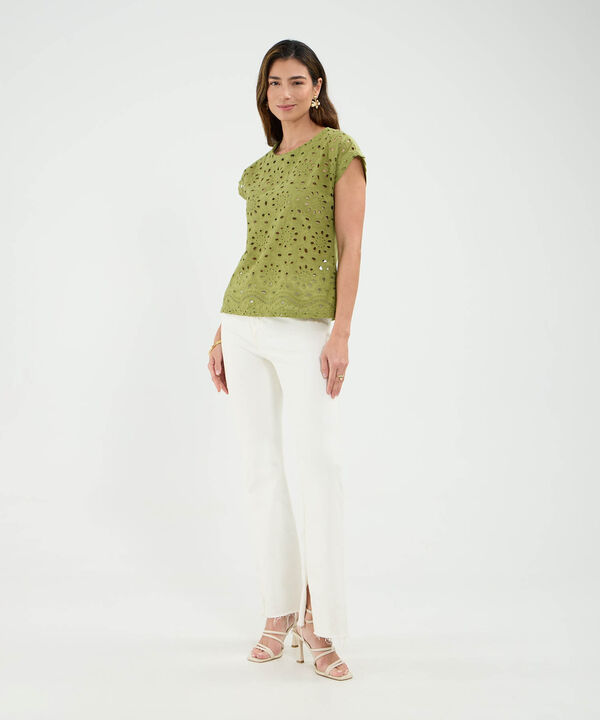 Blusa en Ojalillo Escote Redondo