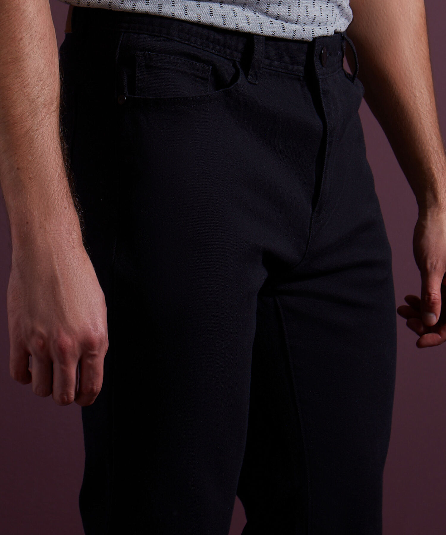 Pantal&oacute;n 5 Bolsillos Unicolor Esencial