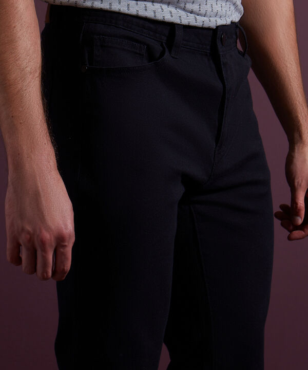 Pantal&oacute;n 5 Bolsillos Unicolor Esencial