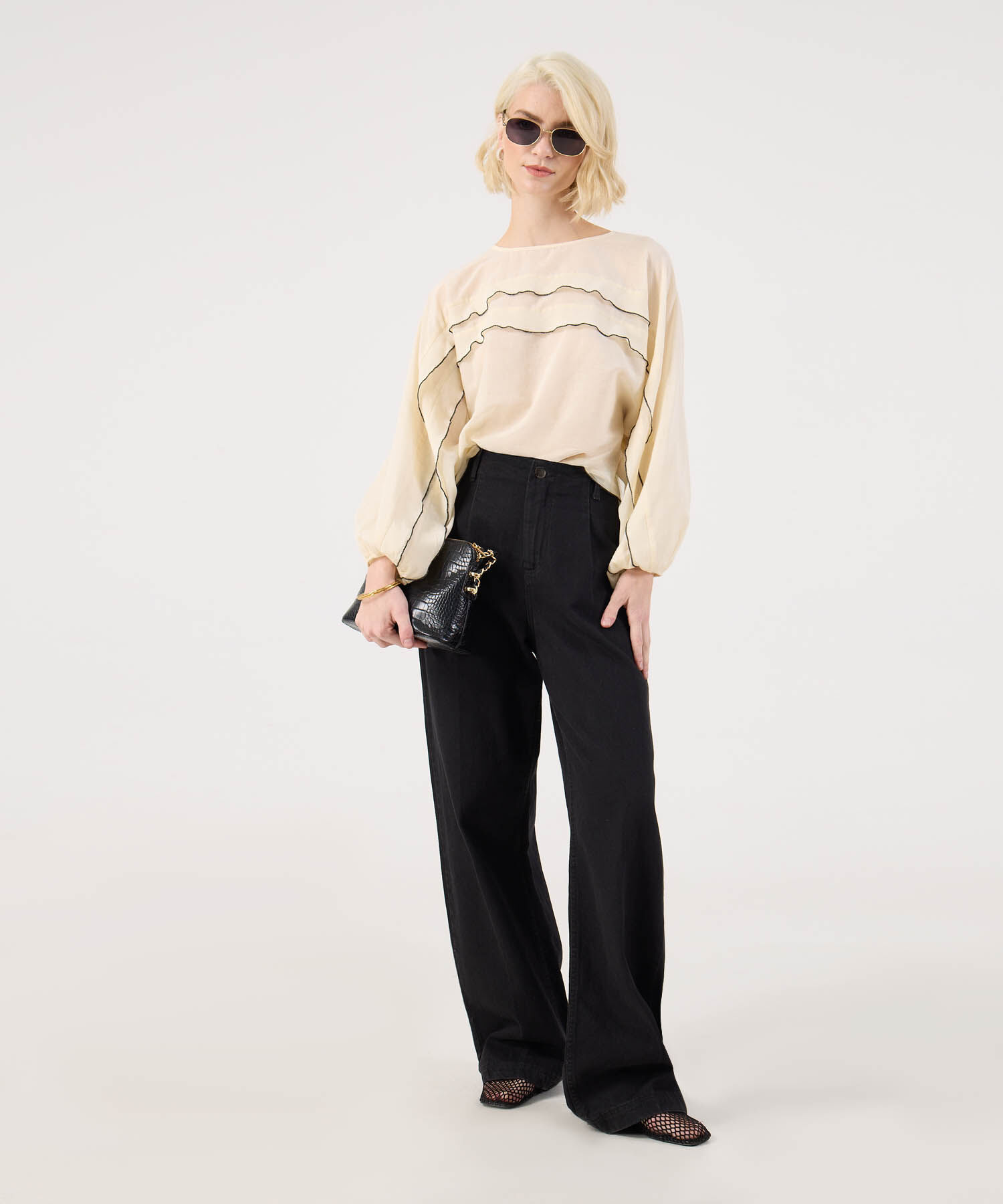 Blusa Unicolor Con Boleros En Frente
